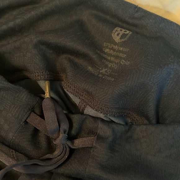 Bundle of Fleo and Born Primitive leggings xs GUC - Picture 3 of 4